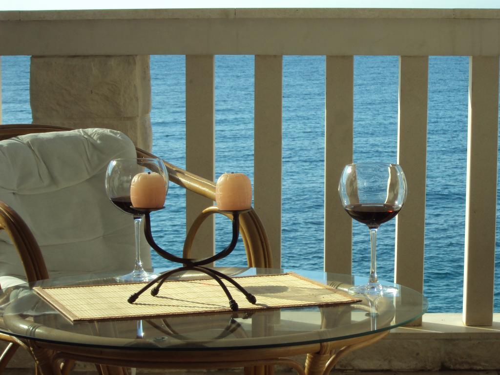 Beachfront First Line View スヴェティ・ステファン 部屋 写真